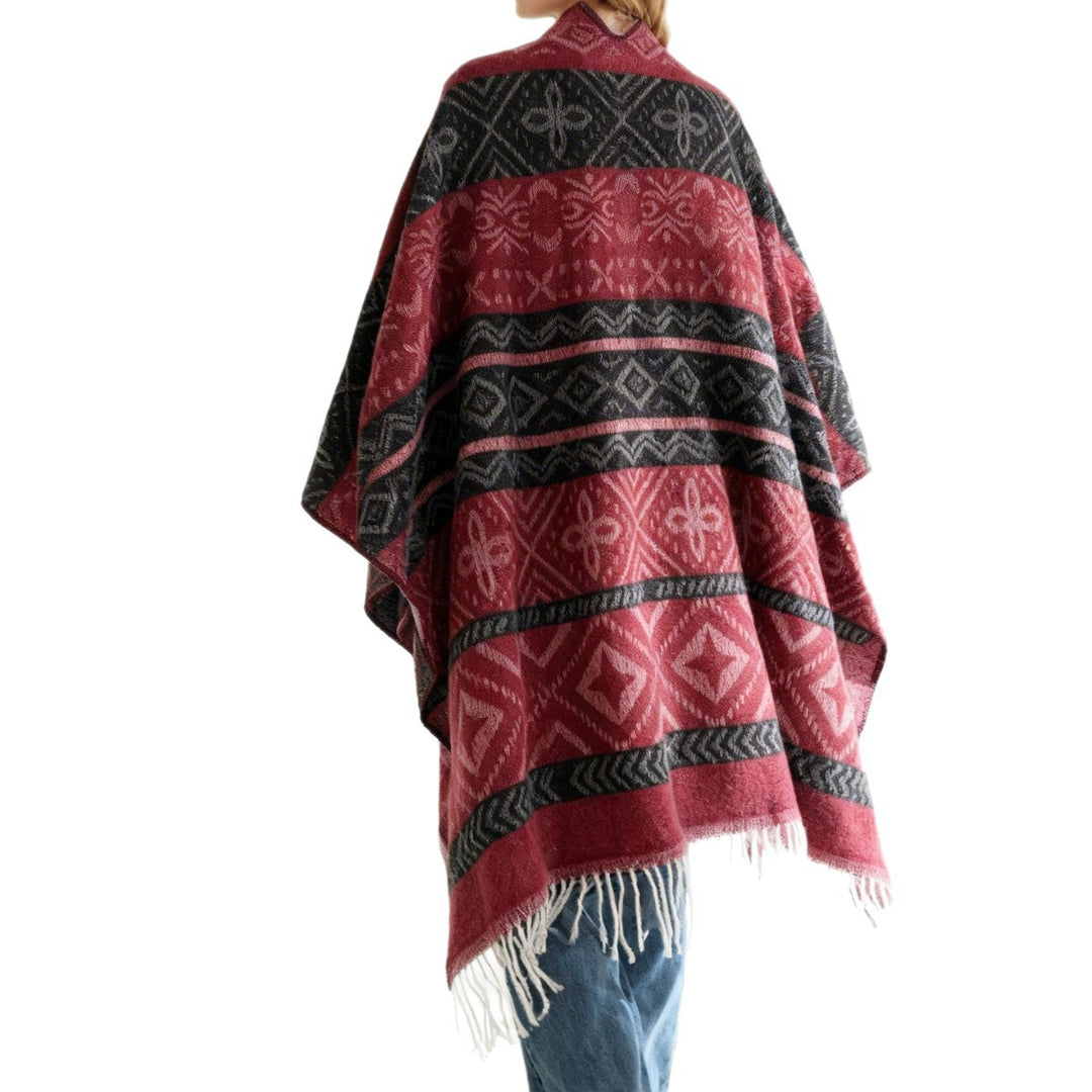 Damen Überwurfcape mit Jacquard‑Strick, V‑Ausschnitt und Fransensaum EB