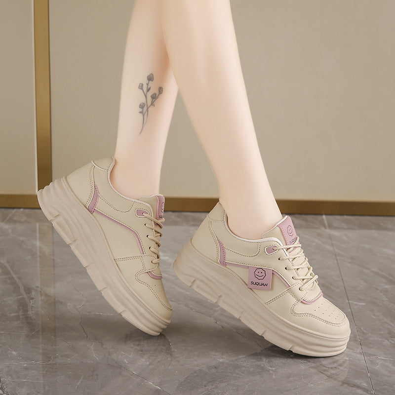 Damen Plattform Sneakers mit auffälligem Design und gepolsterter Sohle EB