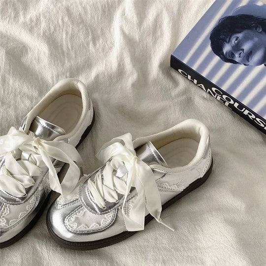 Damen Modische Sneaker mit luxuriösem Spitzen-Design und auffälligen Schleifen EB