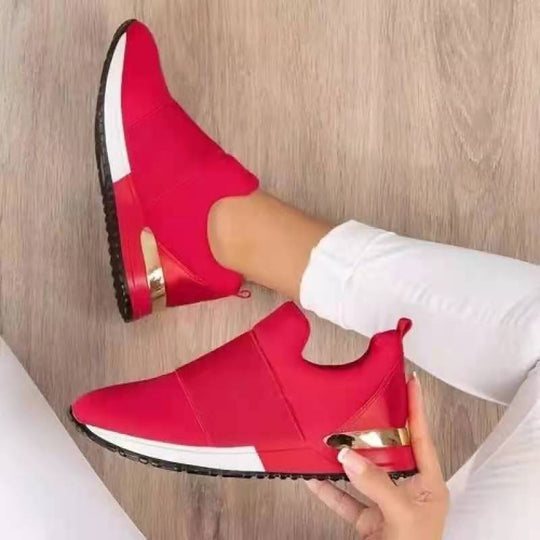 Damen Sportliche Slip-On Sneakers mit modischem Goldakzent EB