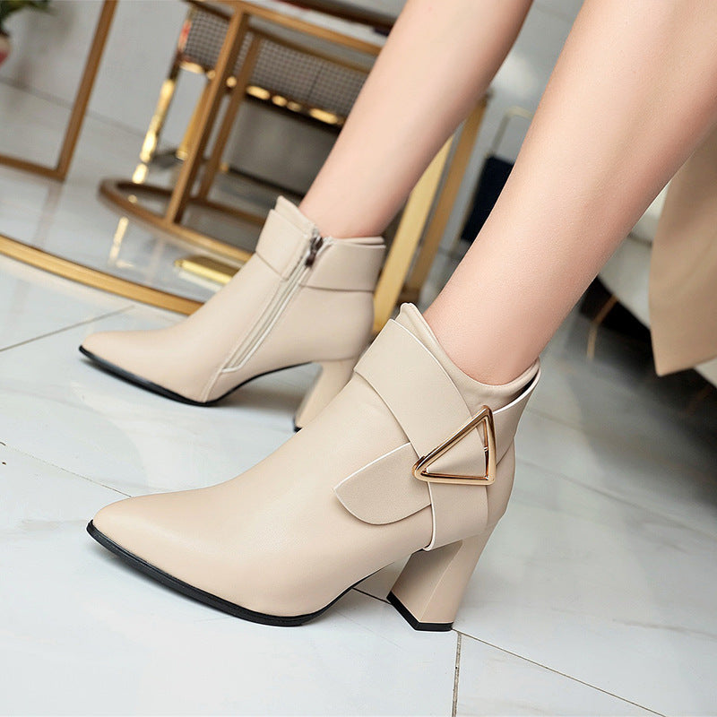 Damen elegante Stiefeletten mit modischem Riemen und geschmackvollem Schnallen-Detail EB