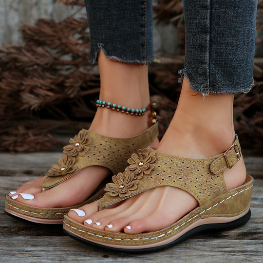Damen elegante Sandalen mit floralem Lochdesign und komfortabler Sohle EB