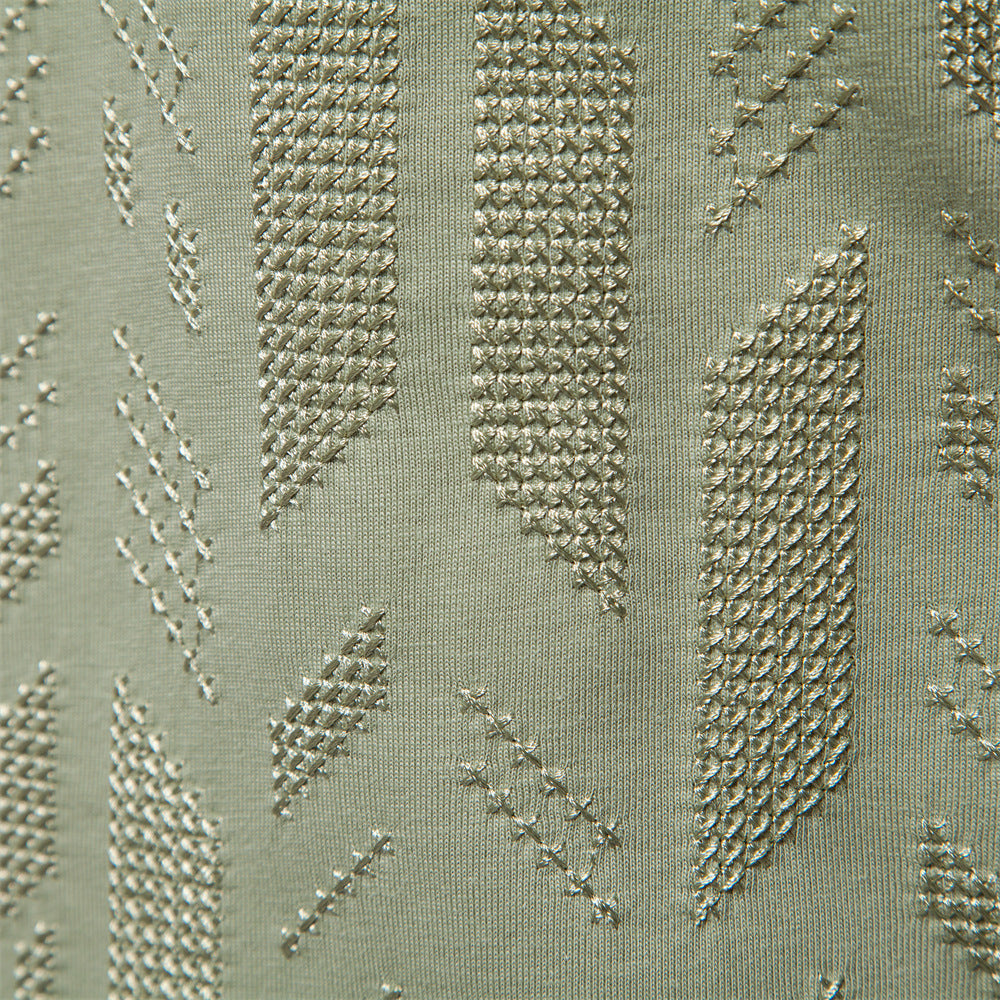 Herren nan Rundhalsshirt aus Baumwollmix mit geometrischer Laserperforation und geradem Schnitt EB