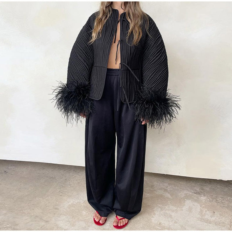 Damen trendige Steppjacke mit voluminösen Federn EB