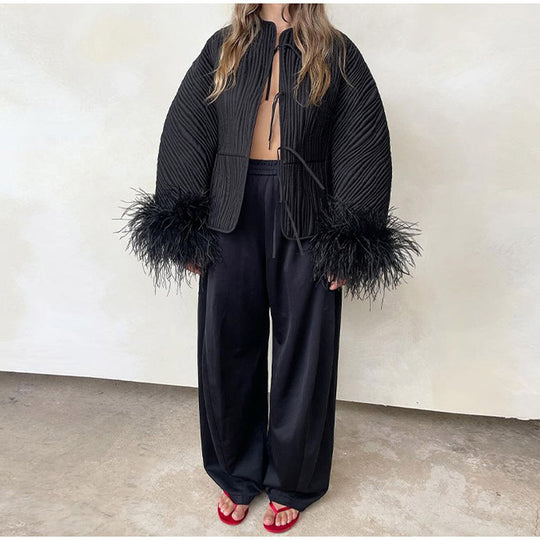Damen trendige Steppjacke mit voluminösen Federn EB