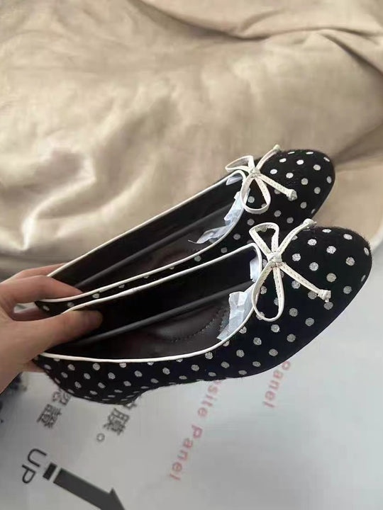 Damen Ballerinas mit klassischem Punktedesign und individuell anpassbarem Riemen EB