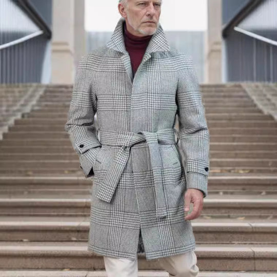 Herren modischer Trenchcoat mit praktischen Taschen und modernem Schnitt EB
