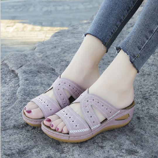 Damen Komfortable Wellness-Pantoletten mit dekorativen Cut-Outs EB
