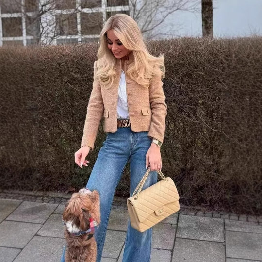 Damen elegante Bouclejacke mit goldenen Knöpfen und aufgesetzten Taschen EB
