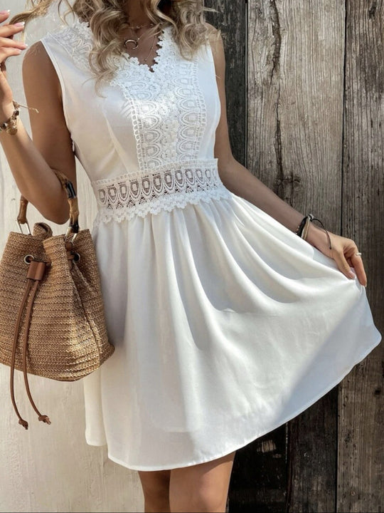 Damen Sommerkleid mit Spitzenakzenten und fließendem Schnitt EB