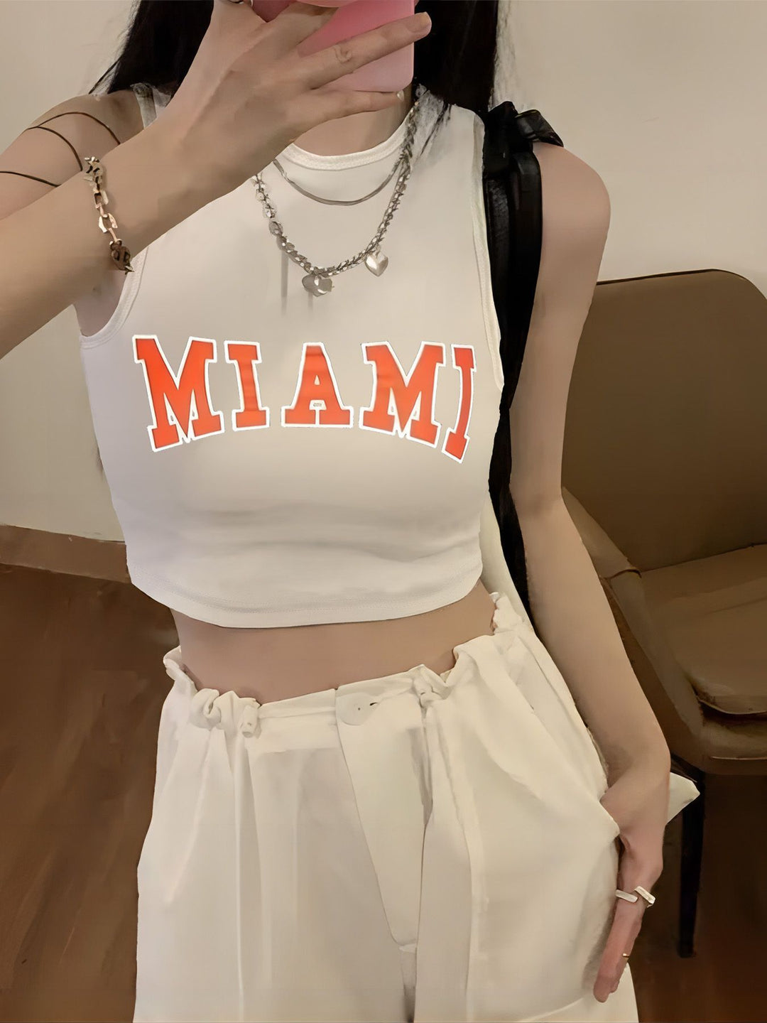 Damen Crop-Top mit auffälligem Schriftzug und körpernahem Schnitt EB