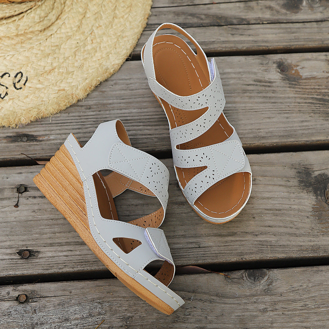 Damen Wedge-Sandaletten mit verzierten Riemen EB