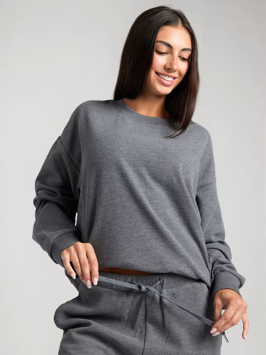 Damen geräumiges Waffelstrick-Loungewear-Set mit Rundhalsausschnitt und Tunnelzughose Eichborn Berlin