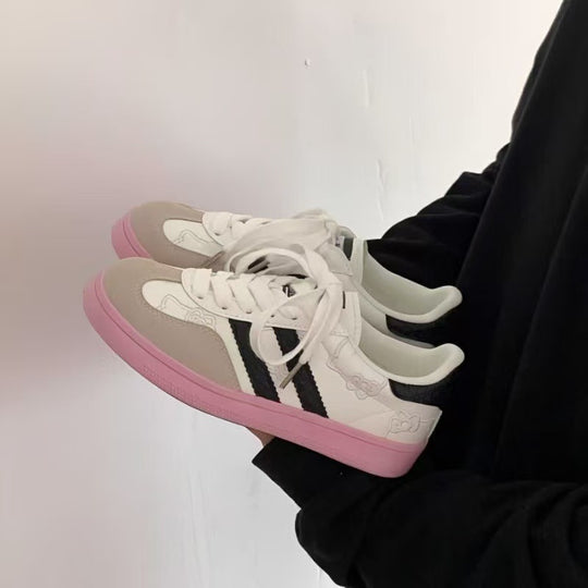 Damen Sneakers mit verspielten Blumenapplikationen und dämpfender Sohle EB