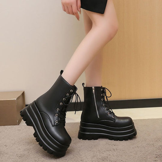 Damen Chunky-Stiefel mit trendiger Plateausohle und Schnürung EB