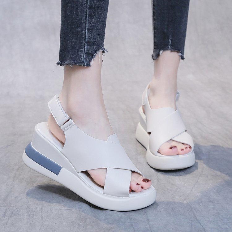 Damen Wedge-Sandalen mit elegantem Riemen und komfortabler Fußbettgestaltung EB