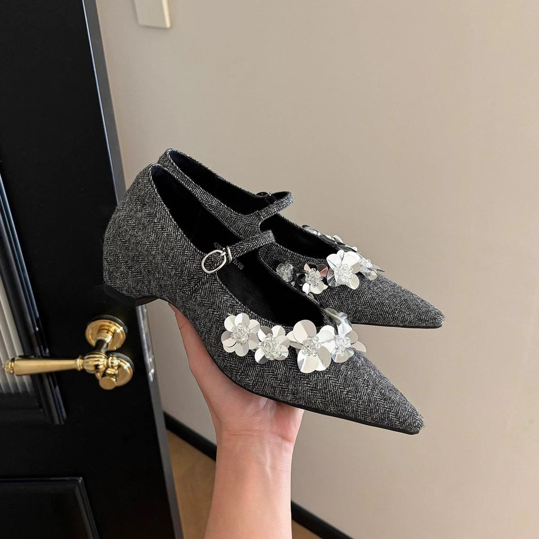 Damen Ballerina-Schuhe mit floralem Dekor und eleganter Riemenverzierung EB