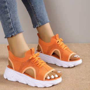 Damen sportive Sandalen mit hochgezogenem Plateau EB