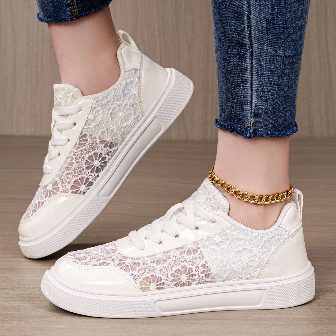 Damen nan eleganter Plateau-Sneaker mit Spitzen-Overlay, lackierten Overlays und gepolstertem Komfortfußbett EB