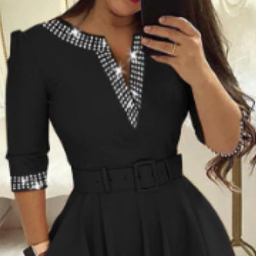 Damen Kleid mit Taillengürtel und hochwertigem Kragen EB