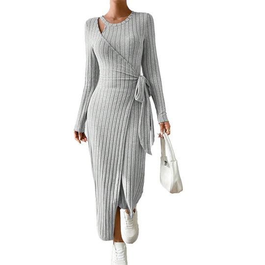 Damen geripptes Midikleid mit Wickeloptik, Taillenbindegürtel, One-Shoulder Cutout und seitlichem Beinschlitz Eichborn Berlin
