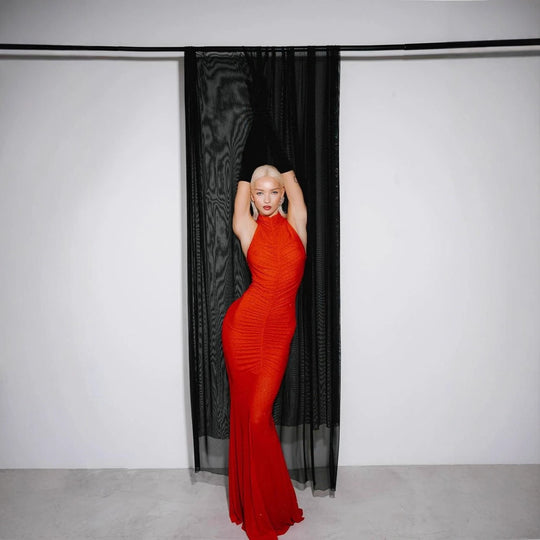 Damen Elegantes langes Abendkleid mit Raffung und schimmernden Akzenten EB