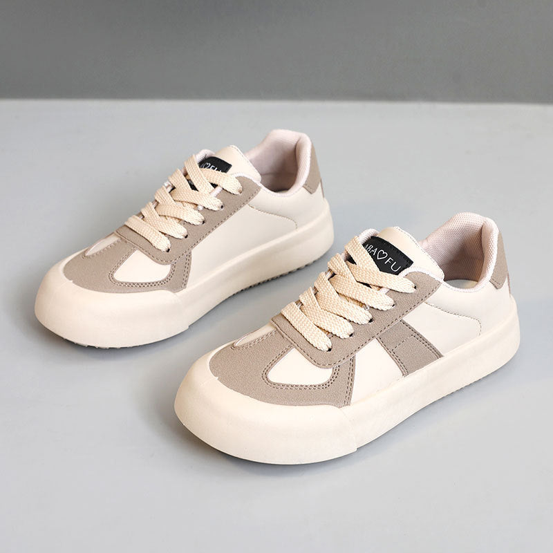 Damen Sportliche Sneakers mit kontrastierenden Materialien EB
