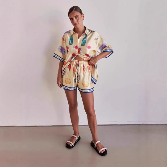 Damen Set bestehend aus stilvollem Kurzarm-Hemd und Shorts im sommerlichen Design EB