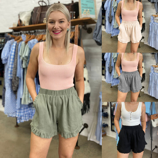 Damen Freizeitshorts mit Rüschendetails und praktischen Taschen EB