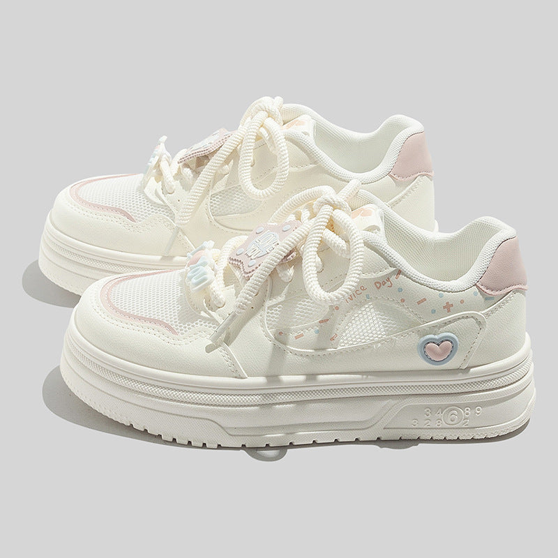 Damen Sneakers mit verspieltem Herzen-Motiv und atmungsaktiver Oberflächenstruktur EB