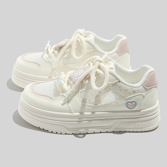 Damen Sneakers mit verspieltem Herzen-Motiv und atmungsaktiver Oberflächenstruktur EB