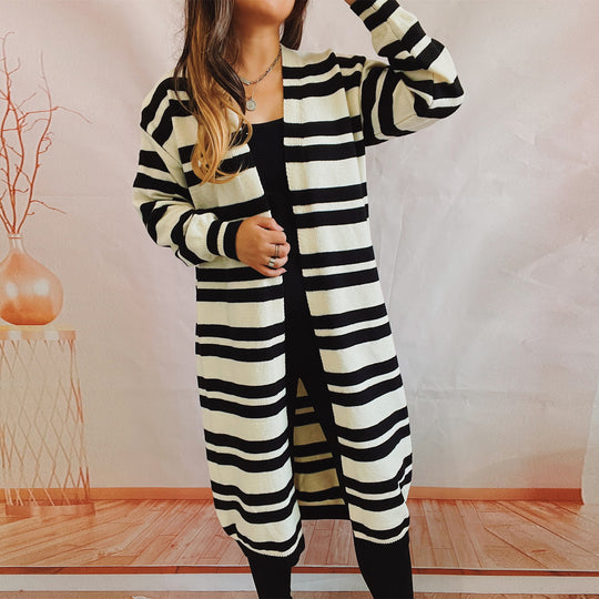 Damen lässige Longstrickjacke mit modischem Streifenlook und offenen Ärmeln EB