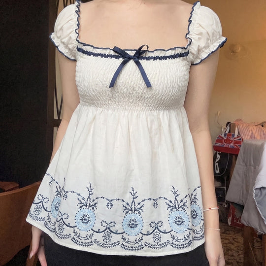 Damen Baumwollbluse mit floralem Stickdesign und schickem Rüschensaum EB