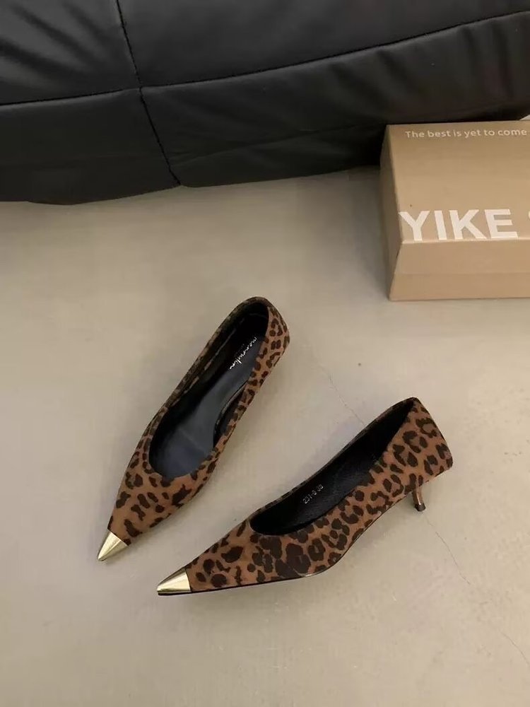 Damen elegante spitze Pumps mit goldener Zehenkappe EB