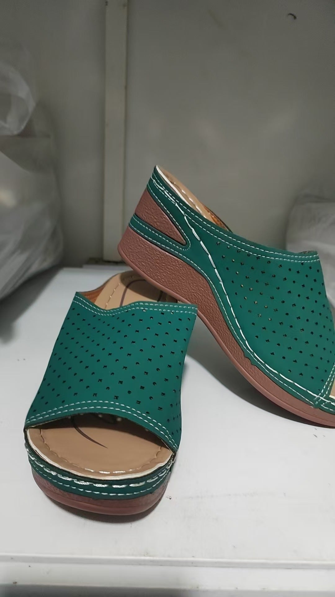 Damen komfortable Clogs mit atmungsaktivem Obermaterial und ergonomischer Sohle EB