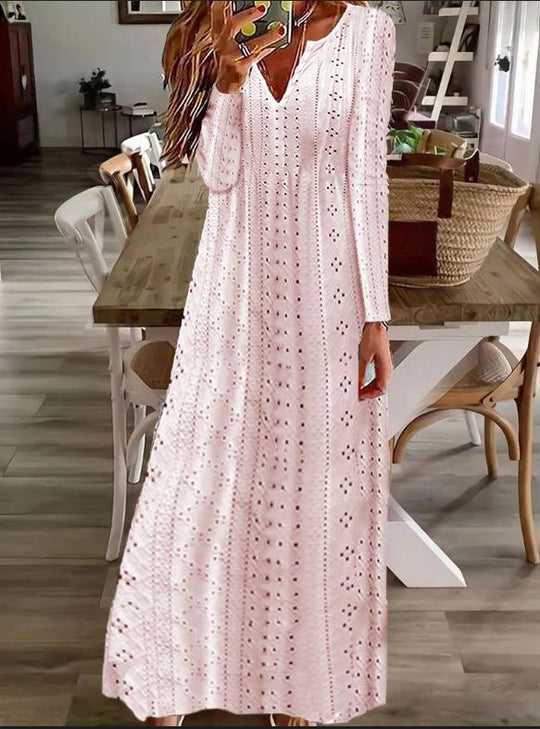 Damen Maxikleid mit filigranem Lochmuster und V-Ausschnitt EB