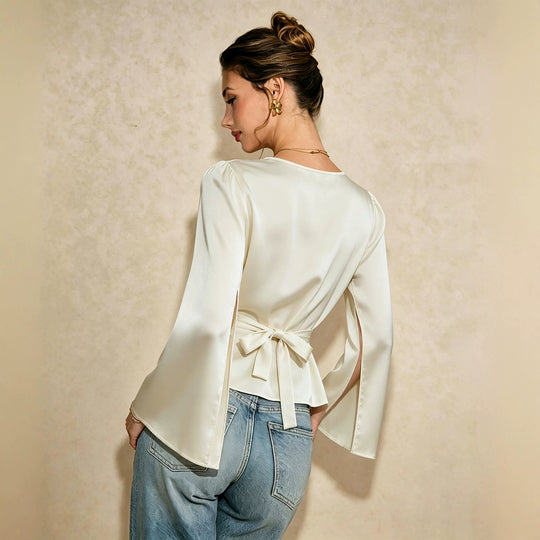 Damen elegante Satinbluse mit Wasserfallausschnitt, taillierter Silhouette und langen Ärmelschlitzen Eichborn Berlin