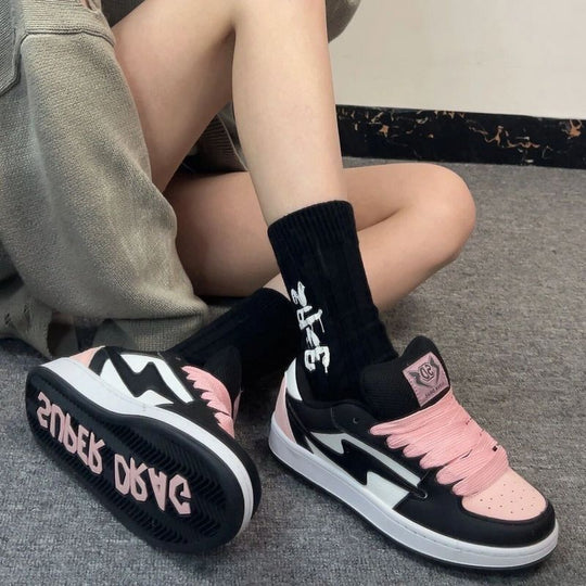 Damen Sportliche Sneakers mit atmungsaktiver Oberflächenstruktur und robustem Profil EB