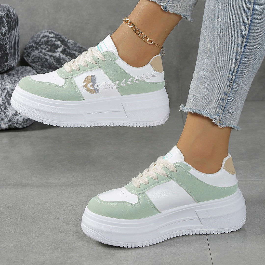 Damen Sneakers mit Komfort-Plateausohle und modischen Details EB