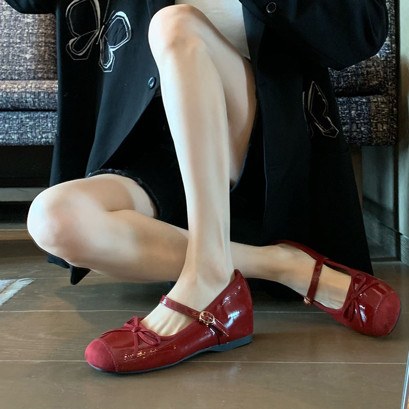 Damen Ballerinas mit elegantem Riemen und hochwertigem Lackleder EB