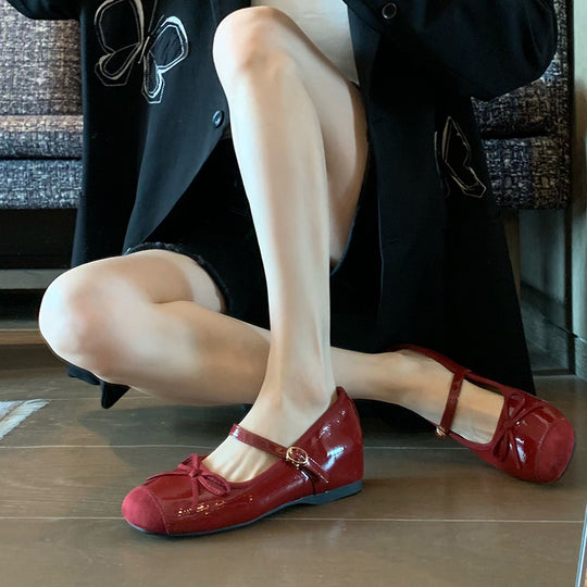 Damen Ballerinas mit elegantem Riemen und hochwertigem Lackleder EB
