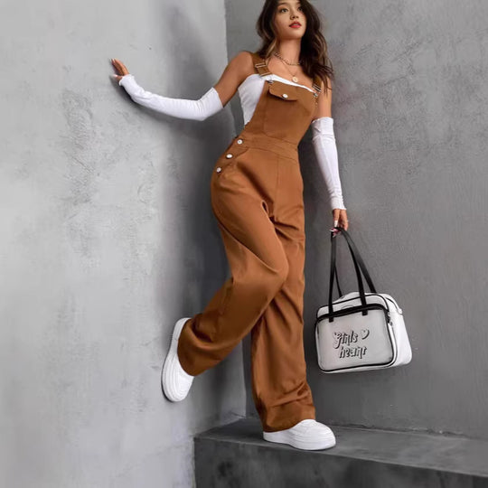 Damen nan weite Latzhose mit seitlichen Zierknöpfen, Brusttasche und weitem Bein EB