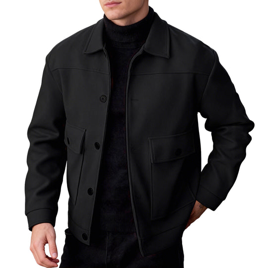 Herren nan kurze Woll-Feldjacke mit Hemdkragen aufgesetzten Pattentaschen und klarer Silhouette EB