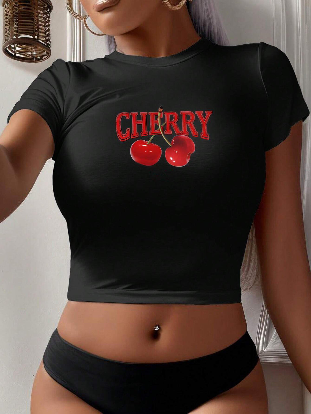 Damen Crop-T-Shirt mit kreativem Cocktail-Design EB