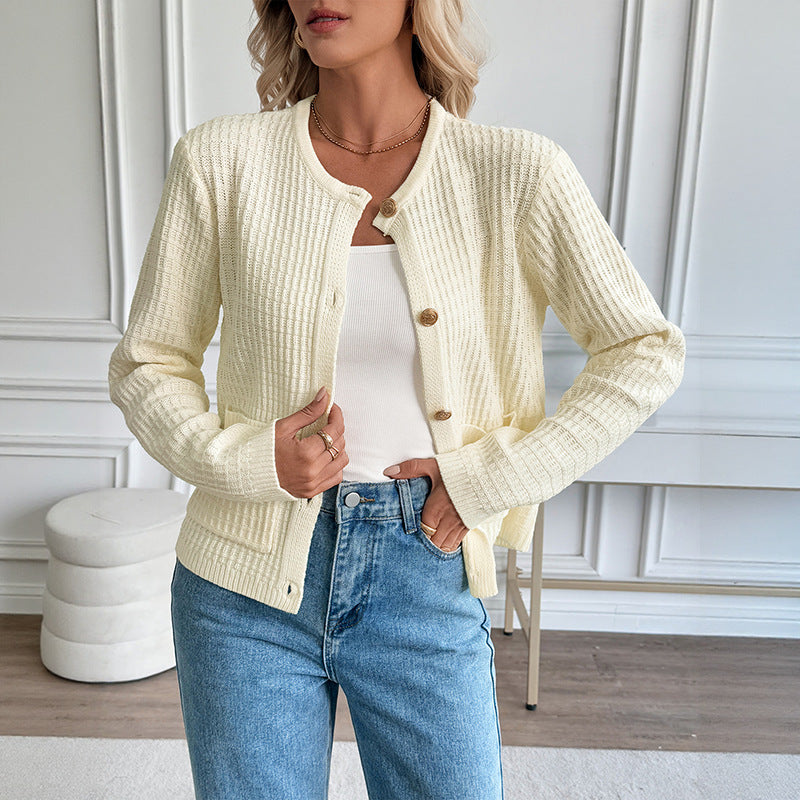 Damen Strukturiertes Feinstrick-Cardigan mit Rundhals, Holzknöpfen und aufgesetzten Taschen EB