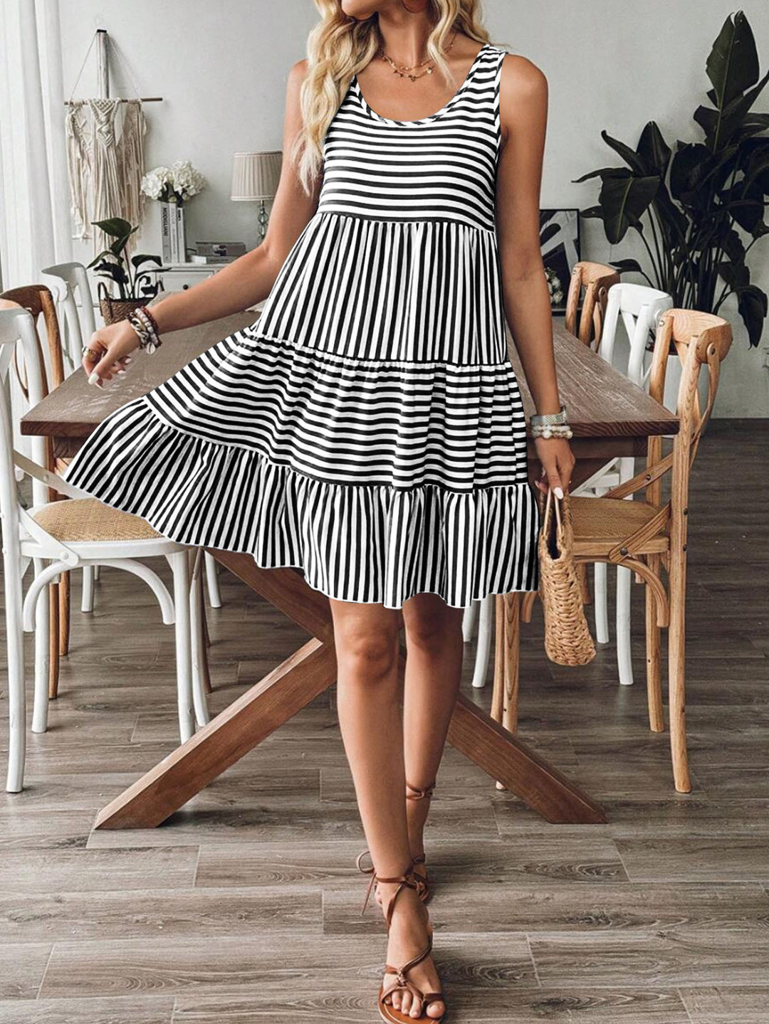 Damen Sommerliches Streifenkleid mit voluminösem Rüschensaum EB