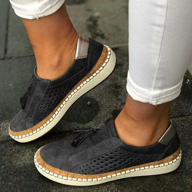 Damen lässige Slip-On Loafer mit Quaste perforiertem Obermaterial und Korkdetails EB