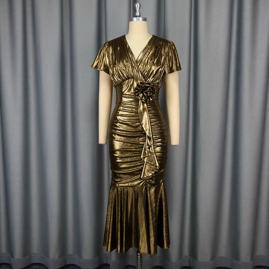 Damen figurbetontes Abendkleid mit schimmerndem Material und Rüschendetails EB