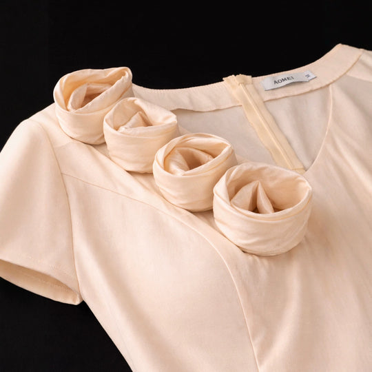 Damen figurbetontes Kleid mit Volant und Blütenapplikationen EB