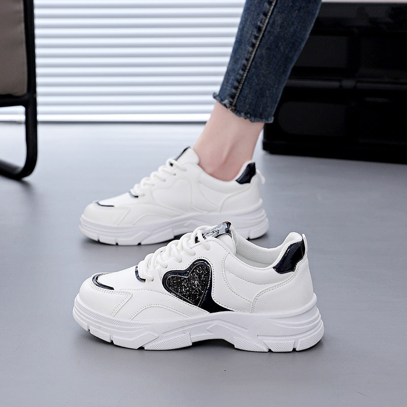 Damen Sportliche Sneakers mit glitzerndem Herz-Detail EB